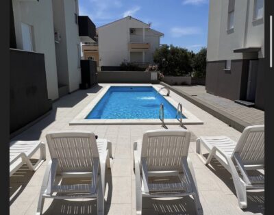 Blue breeze apartment (2+2) with pool, Novalja